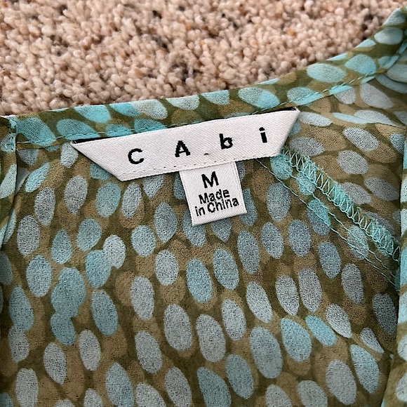 CAbi Keyhole Front Short Sleeve Top Shirt Blouse **Size M** - Picture 4 of 4